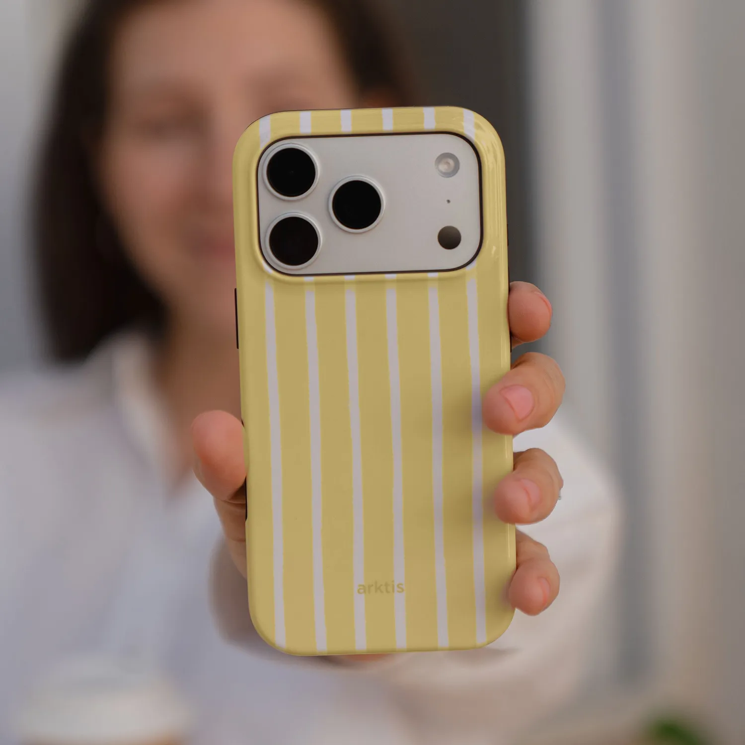 arktis Sunny Stripes iPhone 16e Hülle MagSafe Print