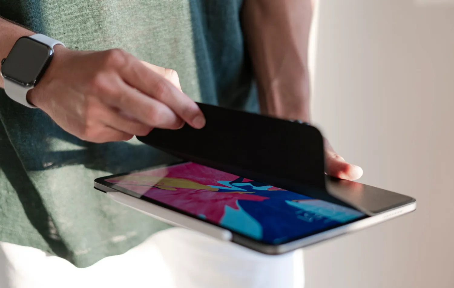 arktis Smart Case iPad Pro 13" 2024/2025 Hülle Schwarz magnetisch
