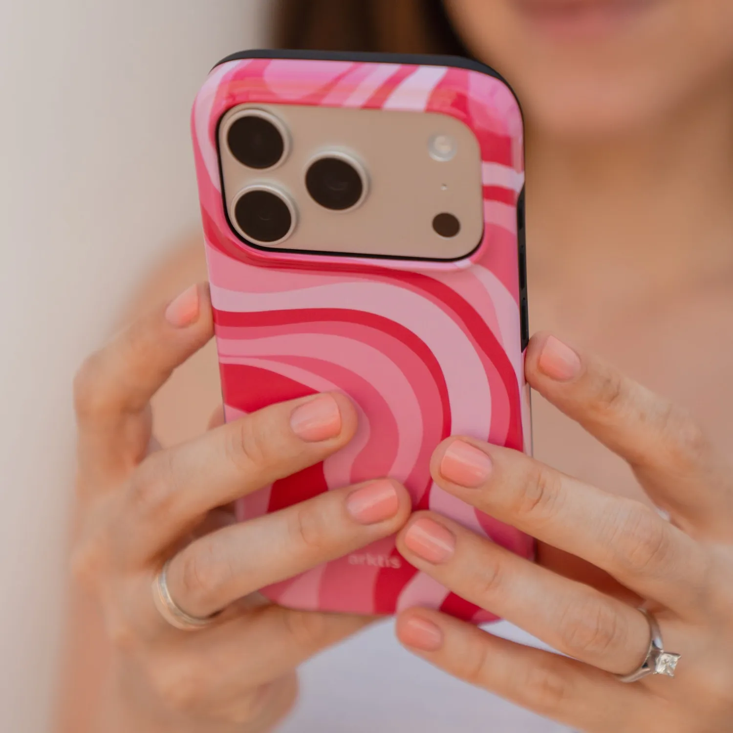 arktis Aura iPhone 15 Pro Max Hülle Aura Pink MagSafe