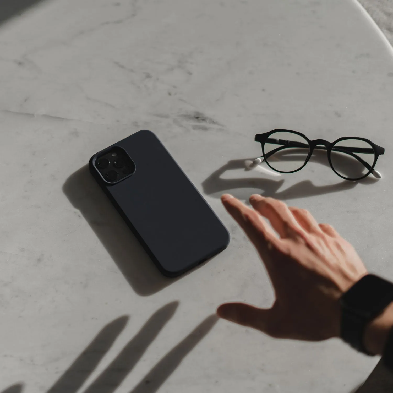 arktis iPhone 13 Pro Silikon Hülle schwarz griffig