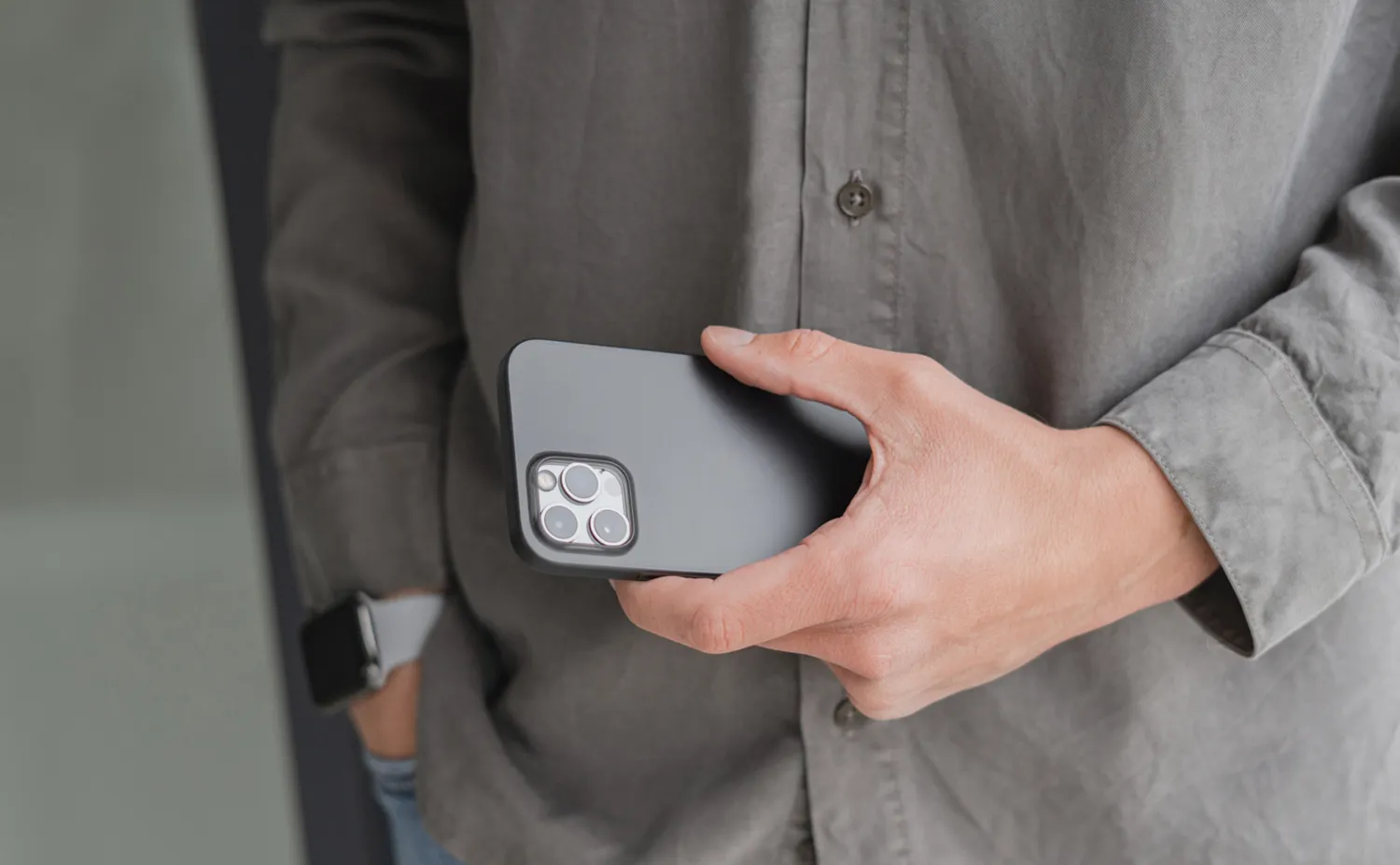 arktis iPhone 13 Pro Max Hülle ultradünn schwarz-transparent
