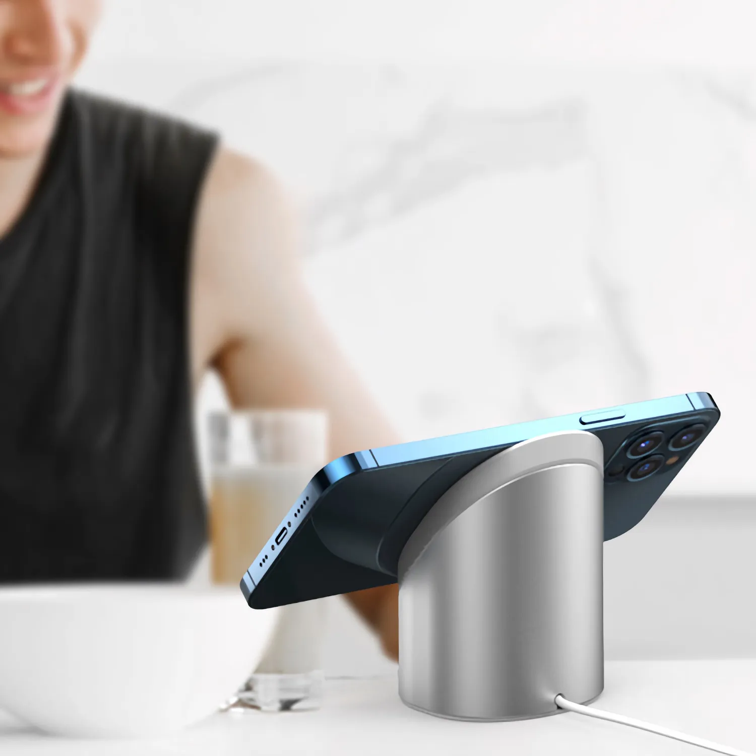 arktis NightStand MagSafe Ladestation silber