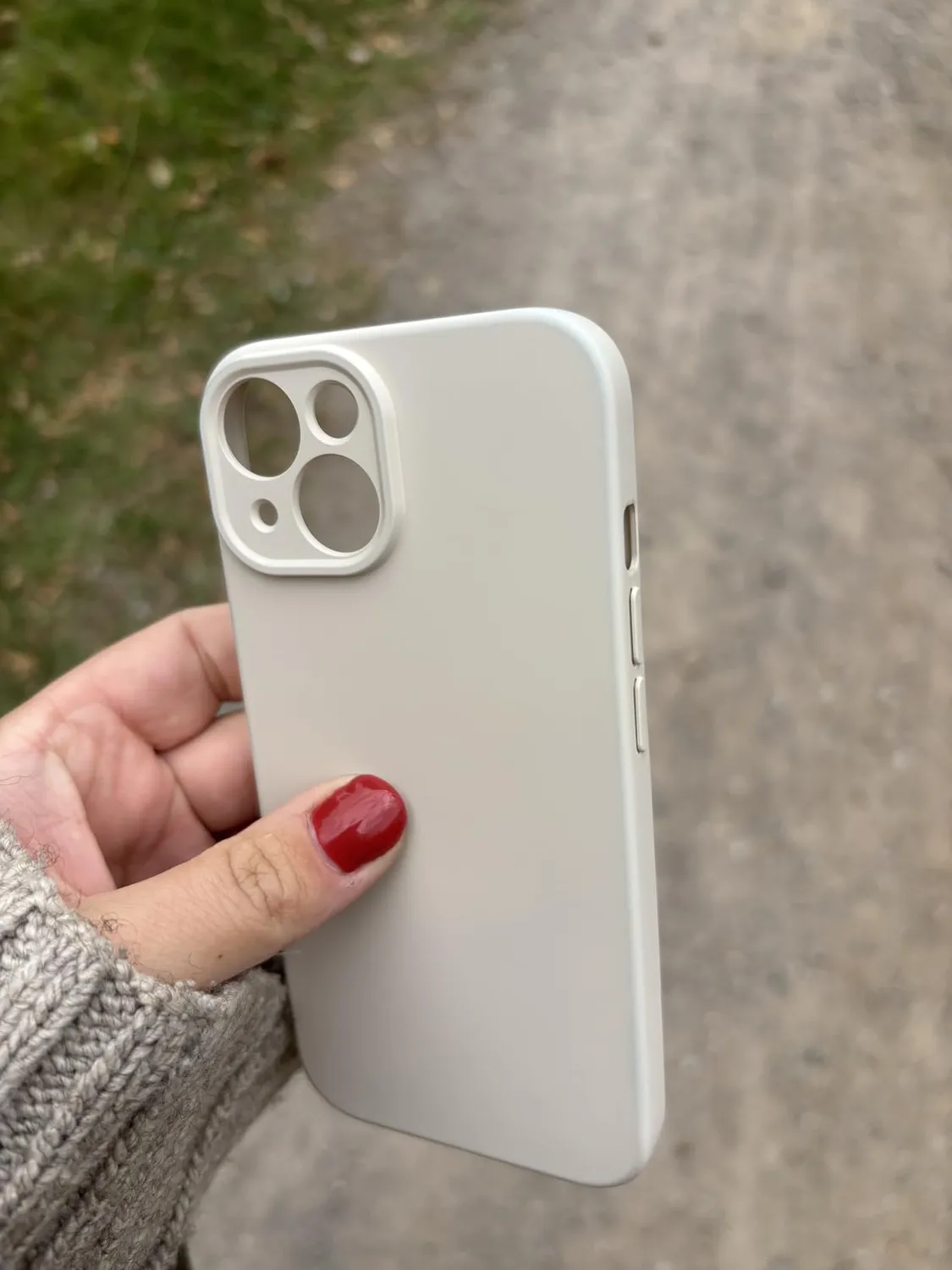 EAZY CASE iPhone 15 Silikonhülle Violett matt stoßfest