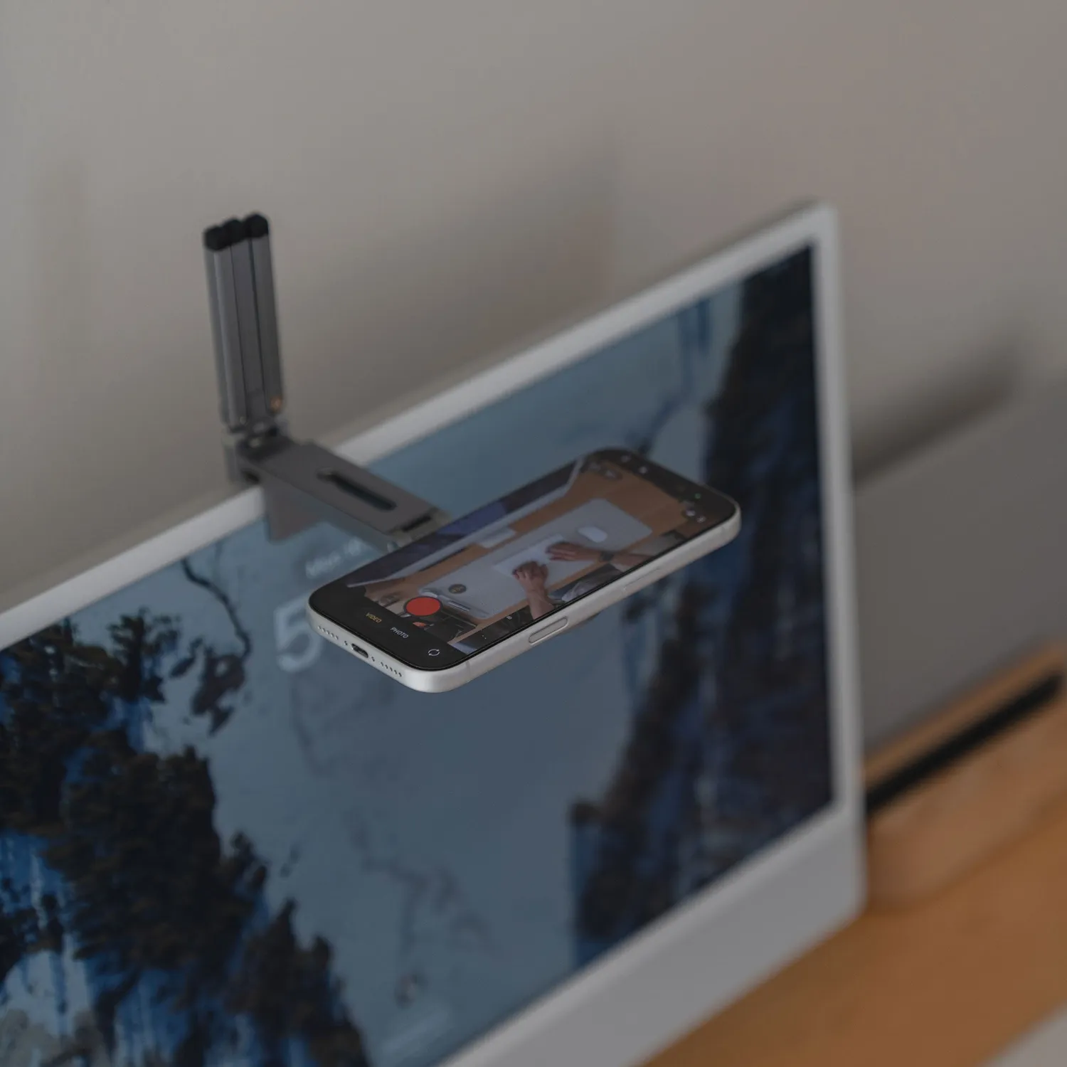 arktis Tripod 360 iPhone MagSafe Halterung schwarz