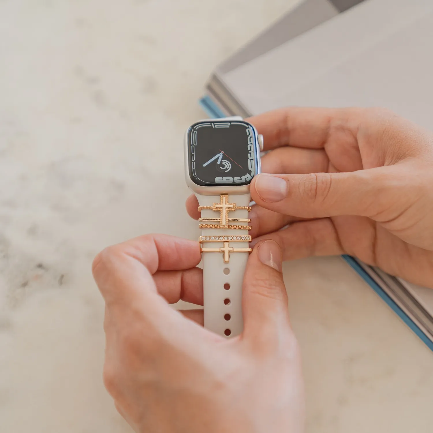 arktisband Cross Apple Watch Charm Goldschmuck
