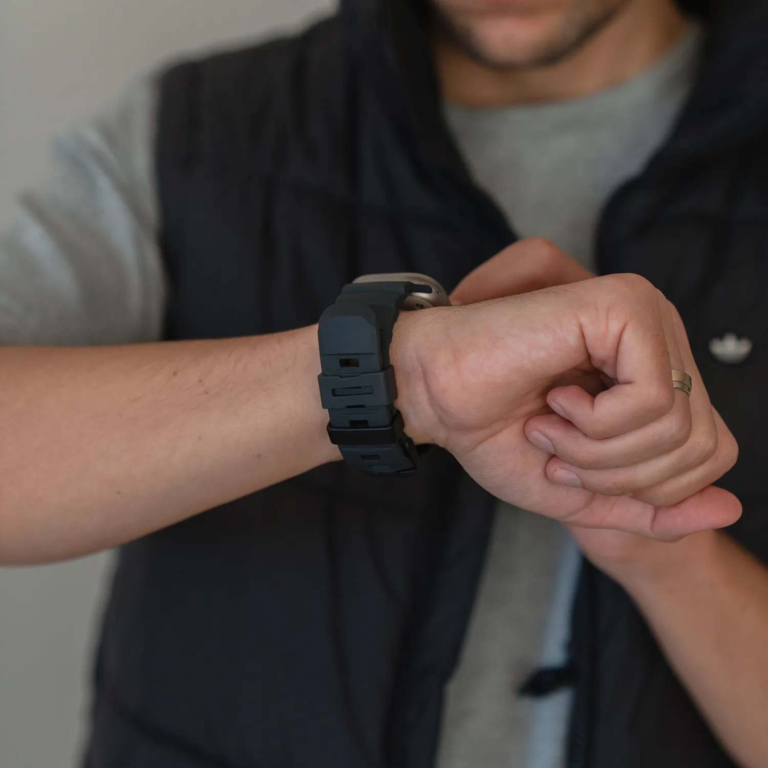 arktisband Flux Apple Watch Armband Anthrazit FKM