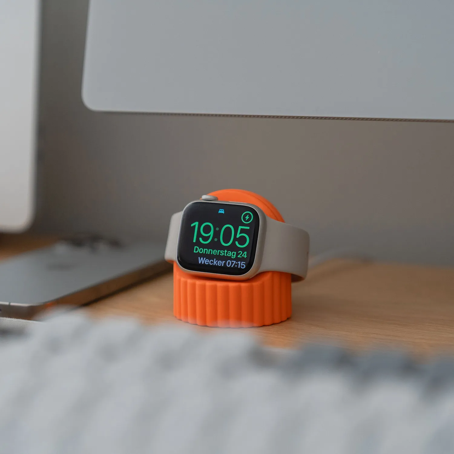 arktis Luna Apple Watch Ladestation Silikon Dock