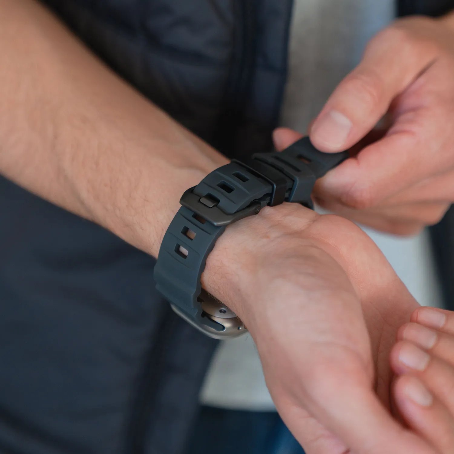 arktisband Flux Apple Watch Armband Anthrazit FKM