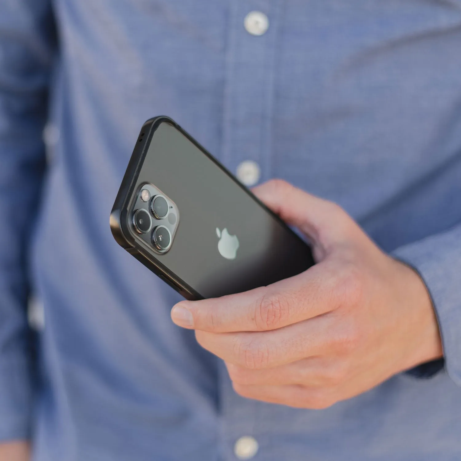 arktis Bumper iPhone 16 Pro Max Hülle Schwarz Aluminium