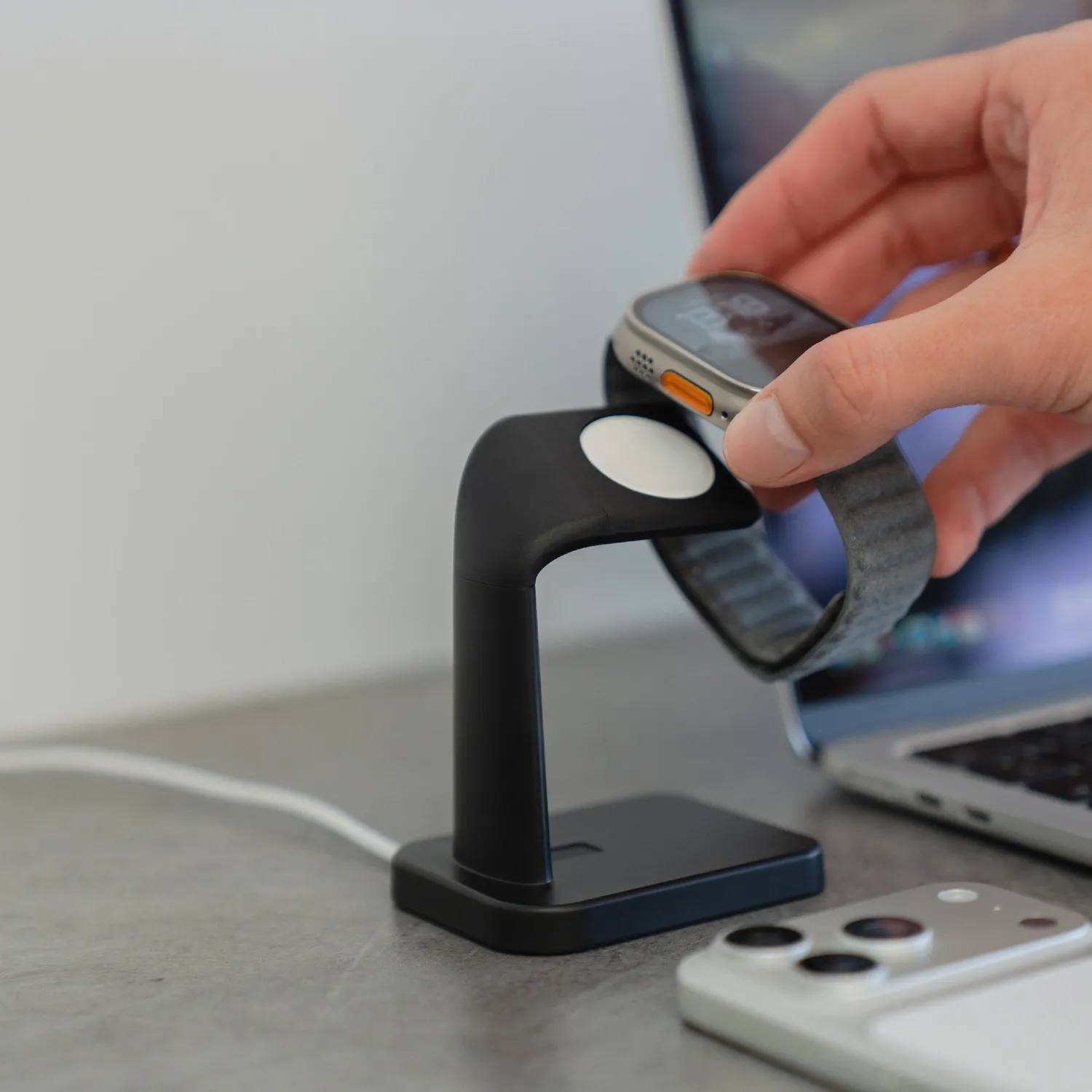 arktis Apple Watch Charging Dock Ladestation schwarz