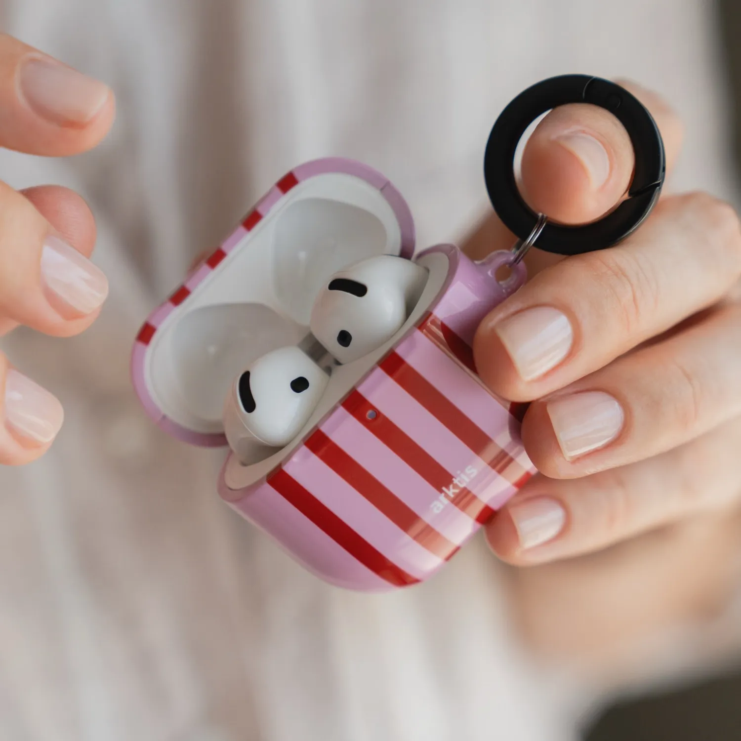 arktis AirPods 4 Hülle Lady Stripes Case mit Print