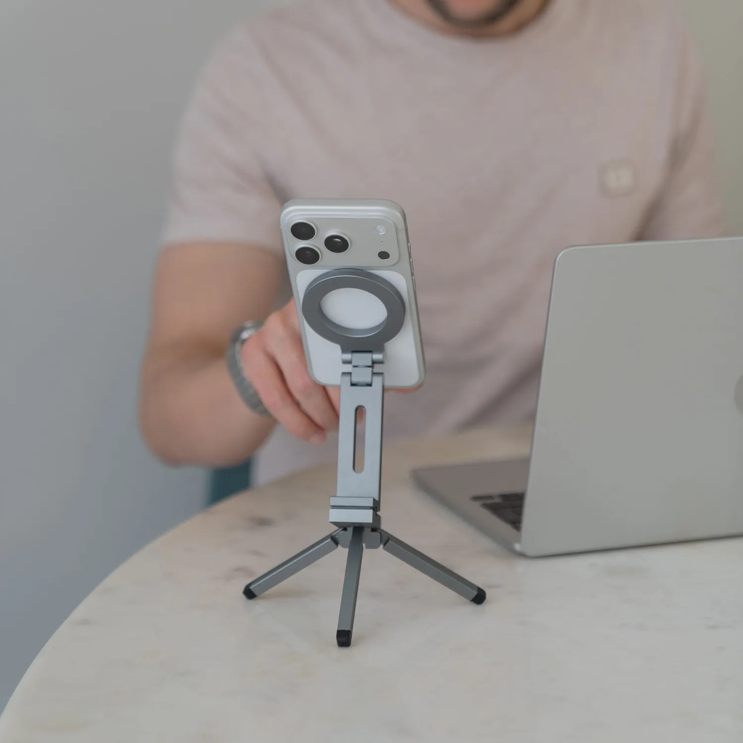 arktis Tripod 360 iPhone MagSafe Halterung schwarz